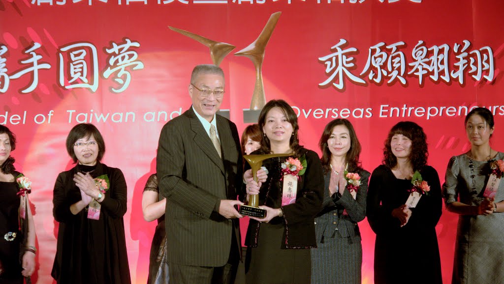 Martas President Gary Chen and General Manager Shirley Shih were honored to Win 33th Model of Taiwan Entrepreneurs Prize