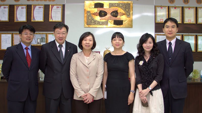 Welcome the Presence of General Manager Tina Chiang,Vice General Manager Henry Han and staff from Bank Sinopac